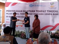 Mensos Beri Bantuan Rumah ke Warga Terdampak Gempa Bumi Cianjur 2022