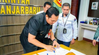 Wali Kota Banjarbaru Teken Naskah Hibah Dirjen Perumahan Kemen PUPR