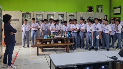 Pelajar SMK Dinamika Pembangunan 1 Jakarta Kunjungi GITET Depok