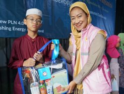 Srikandi PLN Bagikan Perlengkapan Sekolah & Santunan Yatim Dhuafa