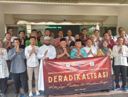 Sekda Depok SS Berikan Bingkisan Kepada Mitra Deradikalisasi