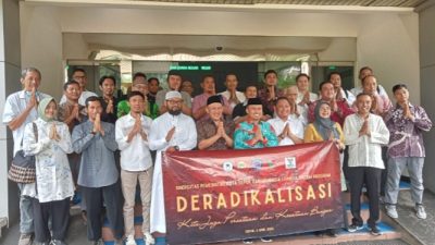 Sekda Depok SS Berikan Bingkisan Kepada Mitra Deradikalisasi