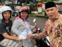 Dahsyat !! DPW SWI Sumsel bagikan 500 Takjil Kepada Warga Palembang