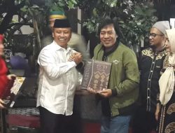 SS Terang-terangan Tunjuk Komedian Komeng Jadi Wakilnya