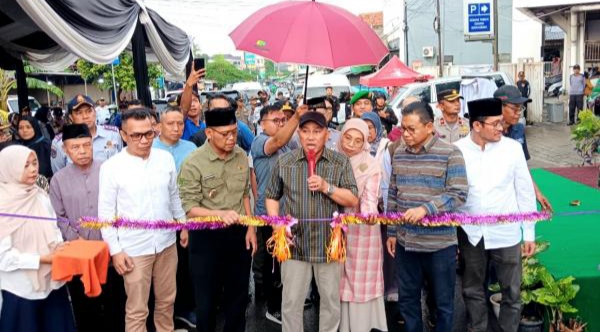 Wali Kota Depok Resmikan Perubahan Pasar Tumpah Jadi Pasar Rakyat