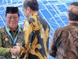 Punya Siti Hawa Lari, Presiden RI Ganjar Paman Birin Penghargaan