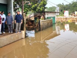 Tinjau Titik Banjir Cipayung – Pasir Putih, Sekda SS Kontan Berikan Solusi