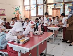 MBG Perdana di Depok, Investasi Strategis Bagi Kemajuan Bangsa