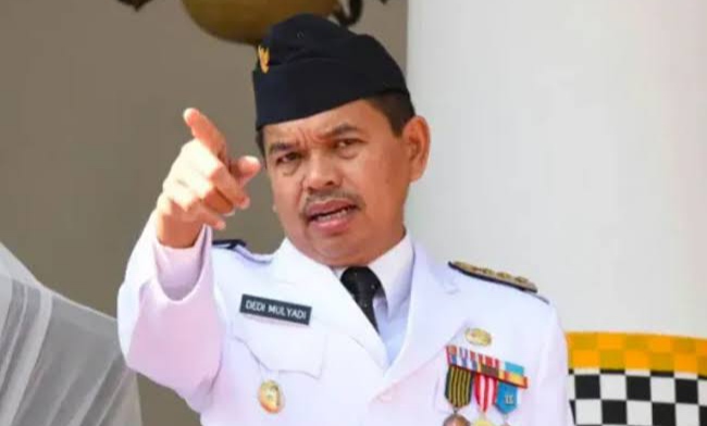 Usia Dilantik Presiden, Dedi Mulyadi Langsung Pecat Kepala SMAN 6 Depok