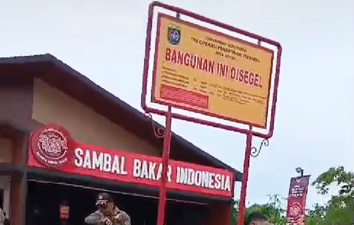 Desakan Masyarakat, Satpol PP Depok Akhirnya Segel Bangunan Sambal Bakar Indonesia