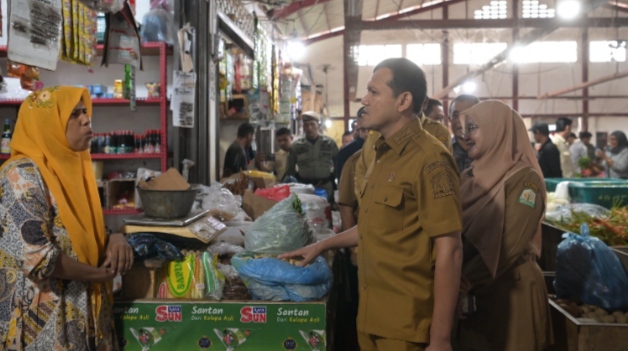 Jelang Ramadhan, Wagub Aceh Pantau Aktivitas Jual-Beli Pasar Almahira Lamdingin