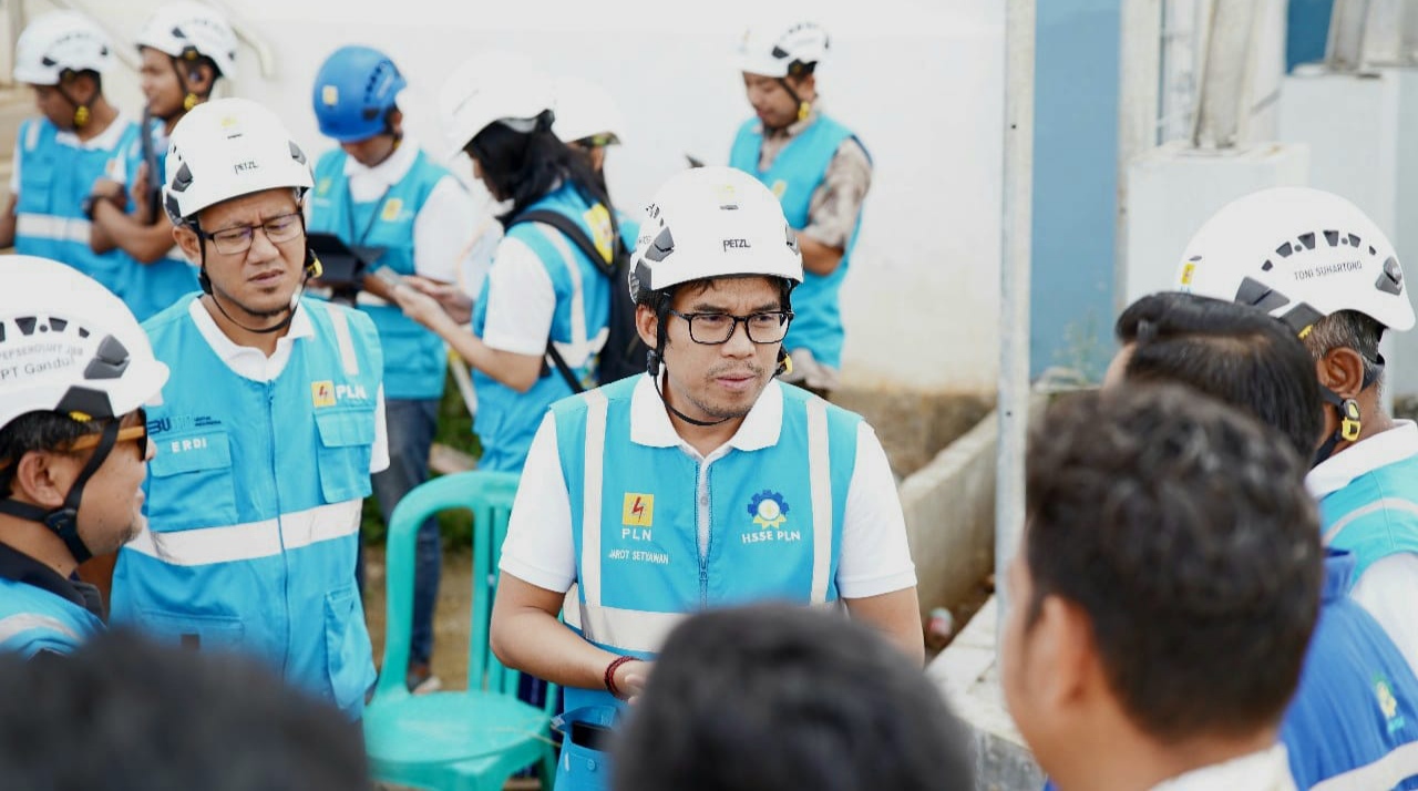 Menjaga Terang di Bulan Ramadan, GM PLN UIT JBB Siaga di Garda Terdepan