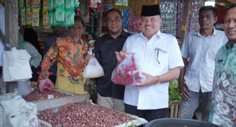 Bupati TRK Sidak, Harga Bapok Pasar Simpang Peut Relatif Stabil
