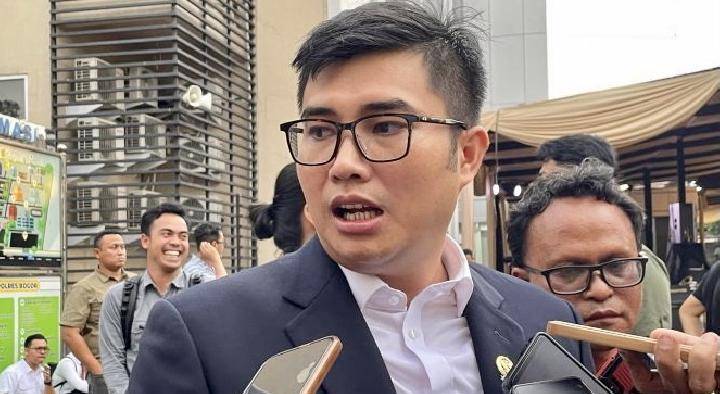 Ketua DPRD Sastra Winara Himbau Warga Jangan Lagi Buang Sampah ke Sungai