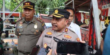 Polrestro Depok Copot Bendera & Bongkar Poskos Ormas