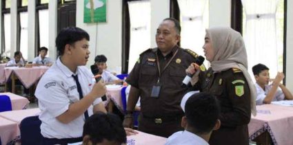 Pelajar SMPN 2 & 19 Ikuti Penyuluhan Hukum Kejari Depok Terkait Bahaya Narkotika Sejak Dini