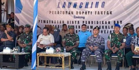 Bupati Fakfak Luncurkan Program Pendidikan Gratis Negeri & Swasta