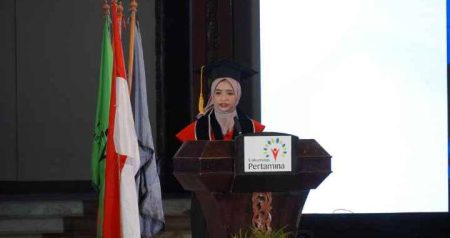 Anak Buruh Bangunan Jadi Wisudawan Terbaik UPER