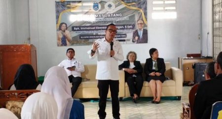 Sambangi SMK Boedoet, Wamenaker Noel Dorong CSR Untuk Belanja Kebutuhan Sekolah