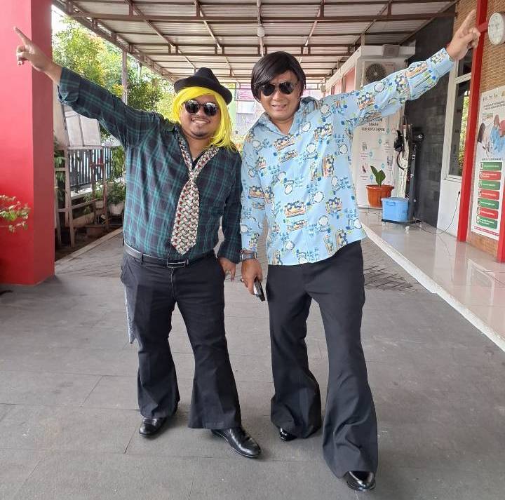 Jadi Anak Retro di Lebaran Depok, Hamzah Intip Peluang Ekonomi Tradisi Nyedengin Baju