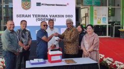 Freeport Indonesia Berikan Bantuan 6.000 Dosis Vaksin DBD kepada Pemkab Mimika