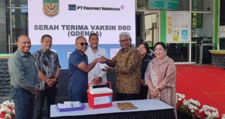 Freeport Indonesia Berikan Bantuan 6.000 Dosis Vaksin DBD kepada Pemkab Mimika