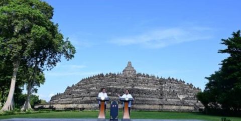 Presiden Macron & Prabowo Ikrarkan Kemitraan Prancis - Indonesia di Depan Candi Borobudur