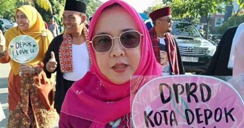 Anggota Dewan Qonita Lutfiyah Ikut Pawai Budaya Lebaran Depok 2025