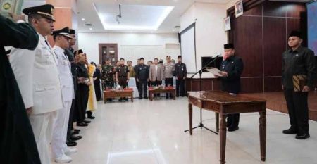 Wali Kota Depok Supian Suri Resmi Berhentikan & Angkat PNS