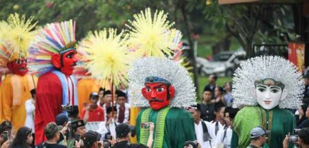 Disbud DKI Jakarta Kumpulin Ondel-Ondel di TMII