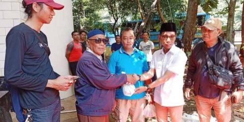 Pupuk Kebersamaan, F-PKB DPRD Depok Berbagi Daging Kurban Dengan Insan Media