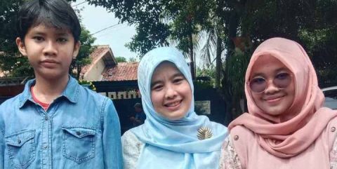 Pelajar SMPN 2 Depok Sampaikan Selamat Ulang Tahun Kepada Cing Ikah