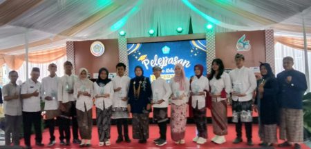 Lulus 100 Persen, Murid SMPN 2 Kudus Gelar Pelepasan