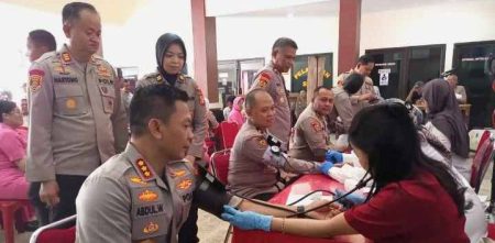 Sambut HUT Bhayangkara ke-79, Kapolrestro Depok Donorkan Darah