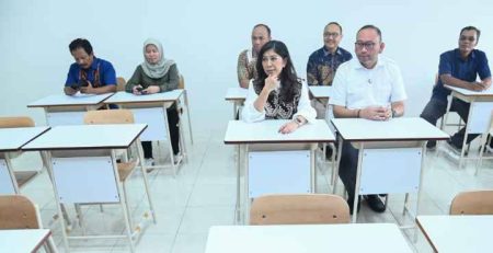 Menkomdigi Serahkan Bantuan Layanan Internet Cepat ke Sekolah Rakyat di Yogyakarta