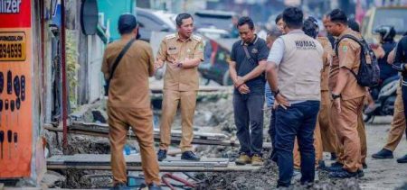 Bupati Karawang Minta Kontraktor Pembangunan Drainase Jalan Niaga Tepat Waktu