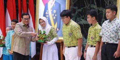 SMPN 7 Jakarta Juara 1 Lomba Urban Farming