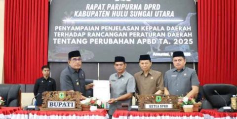 Bupati HSU Jelaskan Raperda Perubahan APBD 2025 Kepada Anggota DPRD