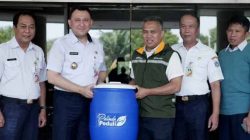 Pelindo Regional 2 Tanjung Priok Serahkan Bantuan 200 Tempat Sampah ke Pemkot Jakut