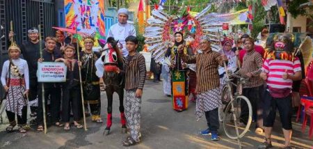 Rayakan 80 Tahun Kemerdekaan RI, Cluster Cemara Gelar Karnaval & Gandeng Damkar