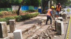 Sudin Bina Marga Jaktim Revitalisasi Trotoar Jalan Raya TMII