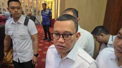 Karding Jelaskan Foto Menhut Main Domino dengan Aziz Wellang
