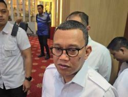 Karding Jelaskan Foto Menhut Main Domino dengan Aziz Wellang