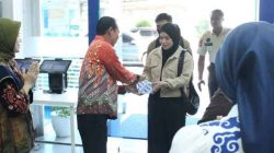 Perkuat Hubungan, BRI KC Depok Berbagi Bingkisan ke Nasabah di HPN 2025