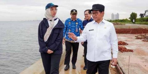 Pramono Pastikan Proyek Strategis Penanganan Banjir Rob Hingga 2029