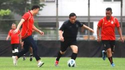Gubernur DKI Cetak Gol Kemenangan Dalam Laga Kick Off Football Diplomatic 2025