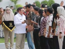 Gubernur DKI Jakarta Tebus 2.753 Ijazah Pemutihan Tahap 5
