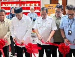 Menkop Resmikan Serentak Piloting Gerai Obat 10 KDKMP Se-Indonesia di Depok