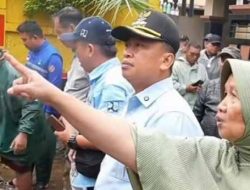 Pastikan Penanganan Cepat, Wali Kota Depok Terjun Tinjau Longsor Perumahan Villa Pertiwi
