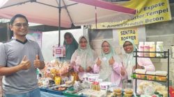 Kunjungi Bazaar UMKM Mekarsari, Ade Supriyatna Puji Kontribusi Ibu-ibu Bangun Ekonomi Lingkungan